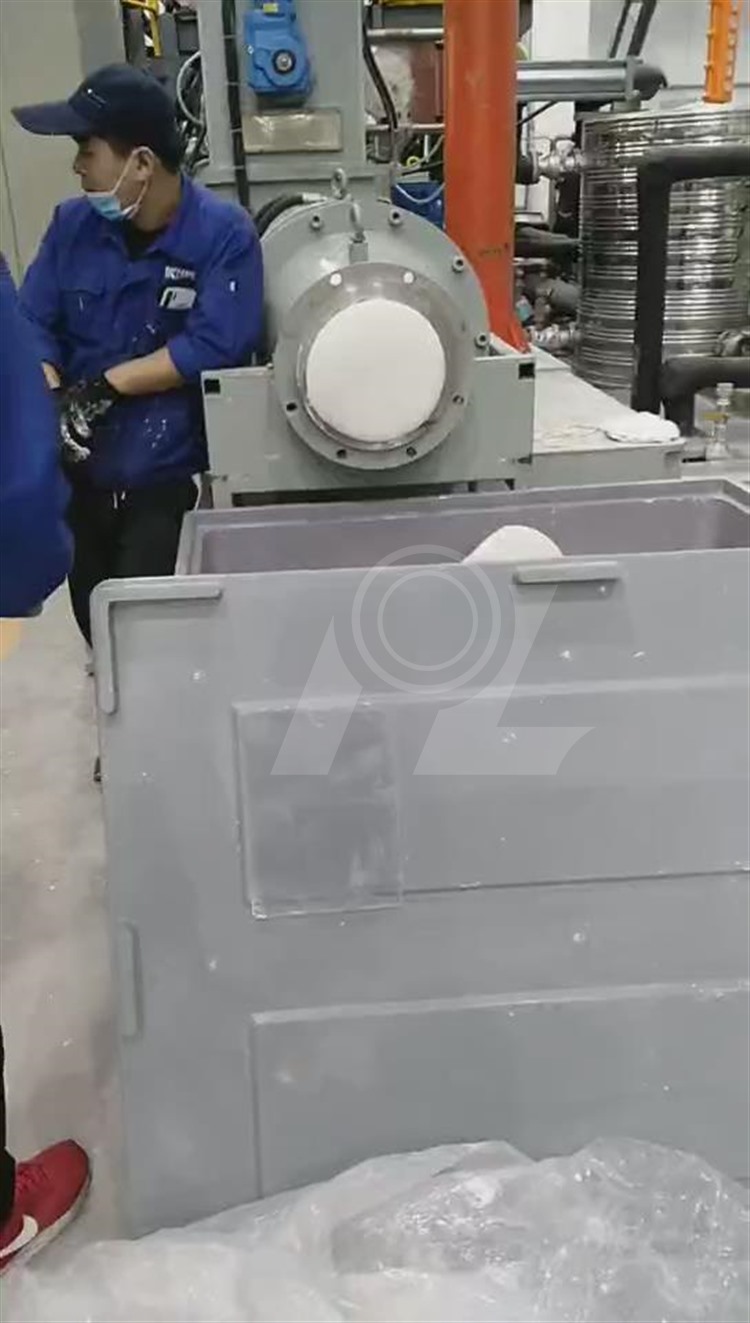 2，上料，捏合精煉